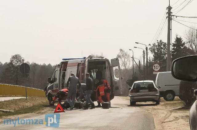 Do zdarzenia doszło w czwartek o godzinie 10.30 w Starej Łomży nad rzeką.Zdjęcia udostępnione ze strony: mylomza.pl