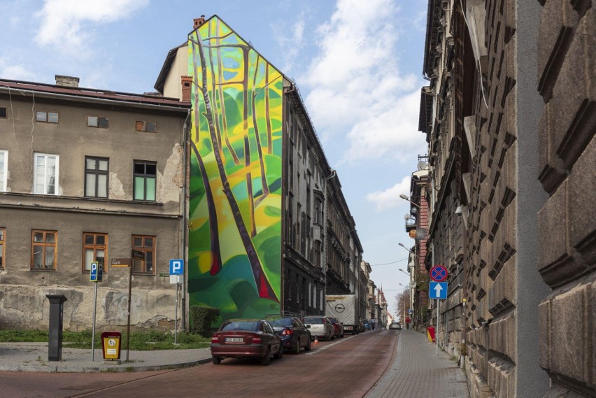 Ulica Adama Mickiewicza, mural Ewy Ciepielewskiej ŚWIĘTO...