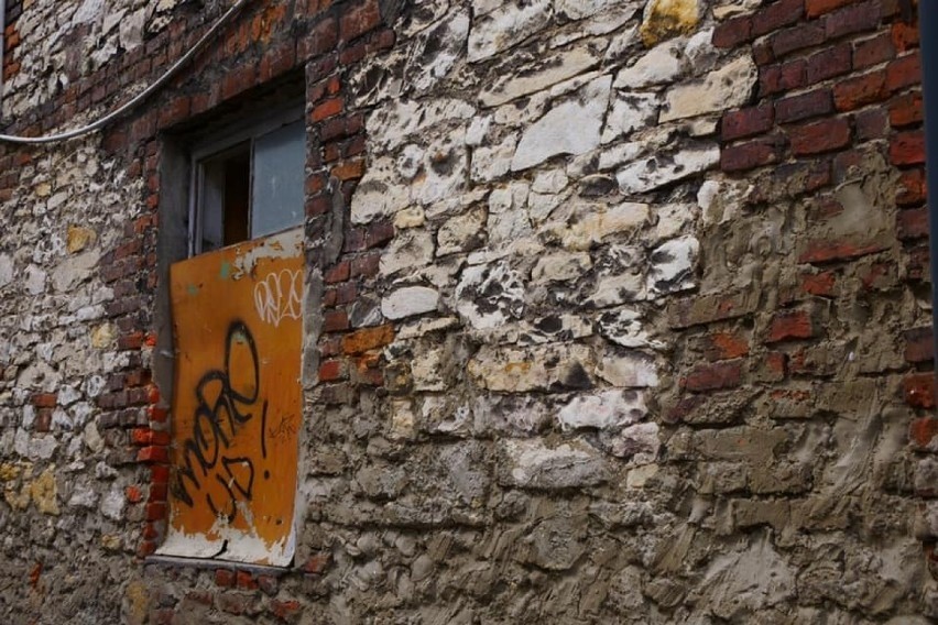 Będzie ulga podatkowa za odnowienie zniszczonych elewacji prywatnych kamienic w Chełmie. Zobacz zdjęcia