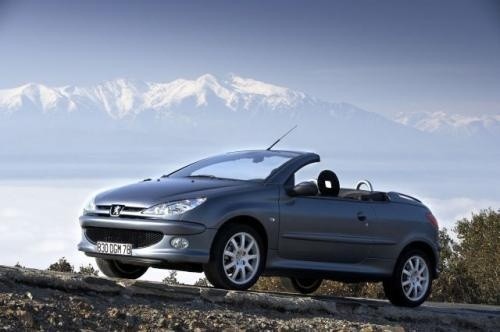 Fot. Peugeot: Peugeot 206 CC jest odmianą coupe-cabriolet...