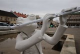 Sympatyczna gipsowa żaba pojawiła się w Bielsku-Białej. Figurki płazów mają być kolejną atrakcją miasta