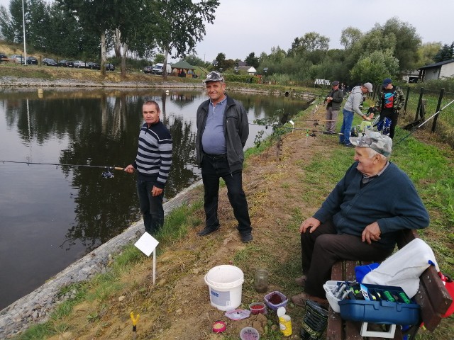 Od lewej pan Piotr i radny Fabian Stasiak podczas zawodów.