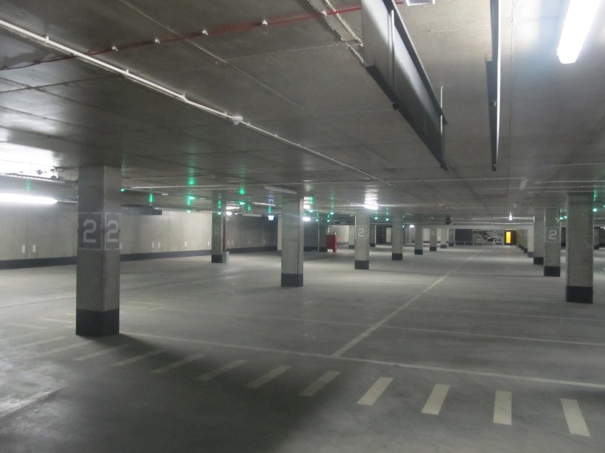 Parking Nowy Targ: Trzy poziomy, 333 miejsca i... 20 aut (ZDJĘCIA)