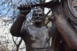 Czego brakuje przy pomniku Andrzeja Huszczy, legendy zielonogórskiego żużla?