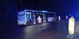 Groźne zdarzenie na remontowanej trasie Słupsk-Ustka. Autobus wypadł z drogi