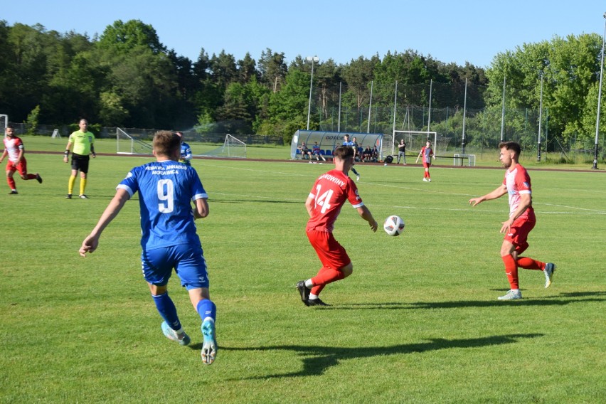 Hummel 4. Liga. Derby powiatu dla Moravii Morawica. Pierwszy punkt Sparty Kazimierza Wielka na wiosnę. Star Starachowice nie zwalnia tempa