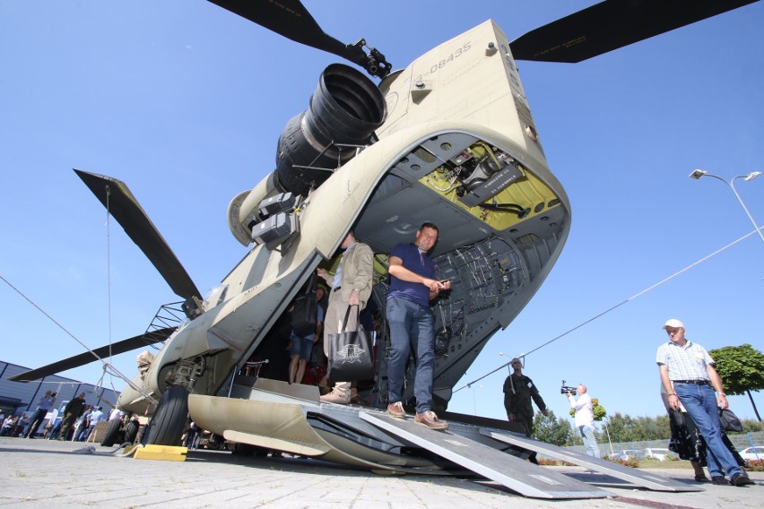 Jest śmigłowiec CH-47 Chinook – bezapelacyjnie największa...