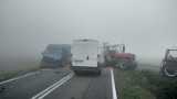Karambol na drodze z Raciborza do Pietrowic Wielkich. W traktor rolniczy uderzyły samochody dostawcze
