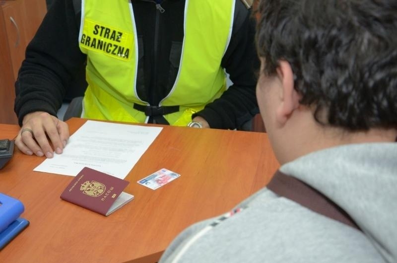 Strażnicy graniczni zatrzymali Serba z fałszywym prawem jazdy (ZDJĘCIA)