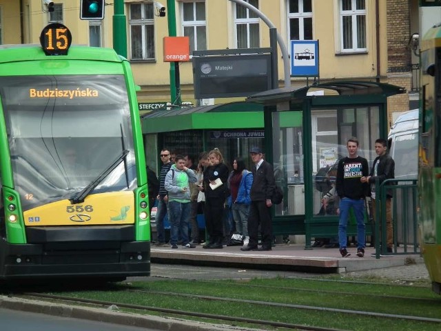 Al. Marcinkowskiego: Kolizja tramwaju z mercedesem