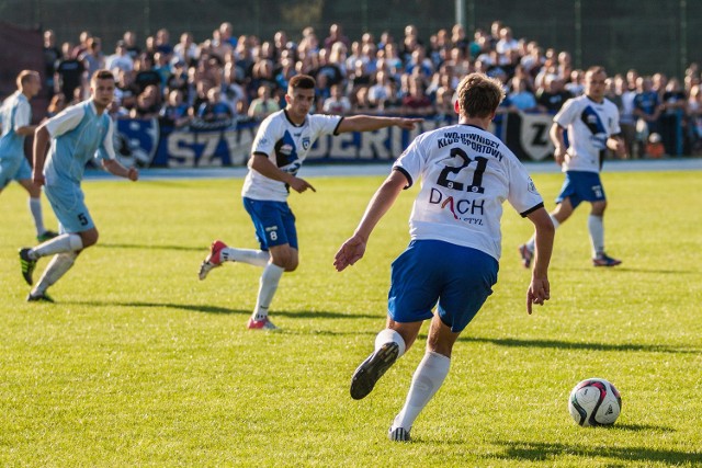 Fragment meczu na stadionie przy ul. Sielskiej na inaugurację sezonu B klasy: Wisła Fordon - SP Zawisza Bydgoszcz 2:1.