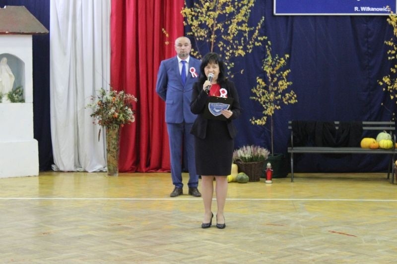 Święto szkoły w Zaborowie, w gminie Belsk Duży. Było ślubowanie uczniów i występy artystyczne. Zobacz zdjęcia