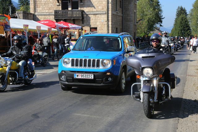 W trakcie European Bike Week, który odbył się nad jeziorem Faak, nastąpiło zamknięcie sezonu 2015, który okazał się niezwykle udany dla współpracy pomiędzy tymi dwiema światowymi ikonami motoryzacji. Austriacka impreza była największym zlotem w Europie, w którym uczestniczyło 125000 osób i 85000 motocykli. Marka Jeep, gość honorowy Harley Village, jest filarem każdej wystawy organizowanej przez Harleya. Fot. Jeep