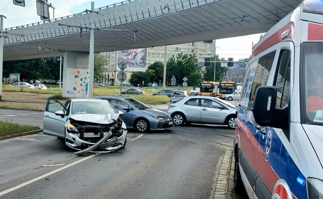 Najczęstszą przyczyną wypadków jest brawura i nieostrożna jazda. Ale nie tylko. Polscy kierowcy mają na sumieniu wiele grzechów związanych z prowadzeniem auta. Ogromne znaczenie ma zarówno to, co dzieje się na drodze, ale także to, co dzieje się wewnątrz samochodu. Niektóre zachowania mogą narazić podróżujących na przykre konsekwencje.Jakie są największe grzechy polskich kierowców? Sprawdź teraz w naszej galerii >>>>>