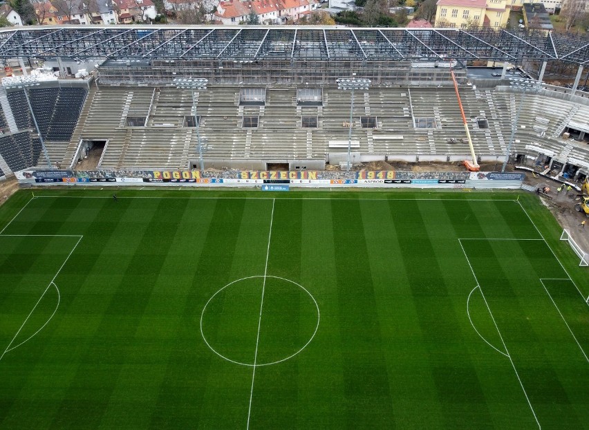 Stadion Pogoni - stan prac 19 listopada 2021.