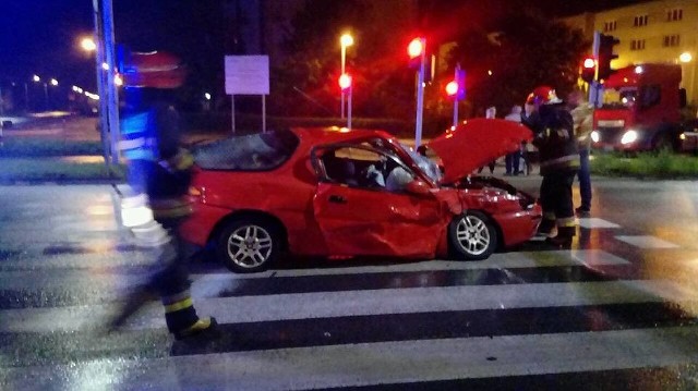 Wypadek w Częstochowie: 19-latek wjechał pod ciężarówkę