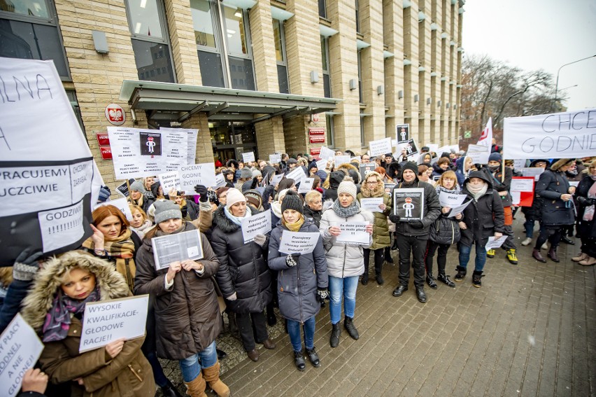 Pracownicy administracyjni prokuratury są kolejną grupą,...