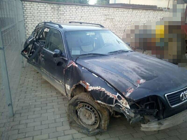 Starowieś. Wypadek śmiertelny w powiecie bielskim. Nie żyje 19-latek. Audi uderzyło w drzewo. Kierowca był pijany (foto)