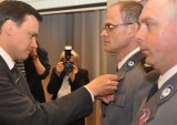 Policjanci z Torunia uratowali tonącego w WIśle. Dostali medale od szefa MSW