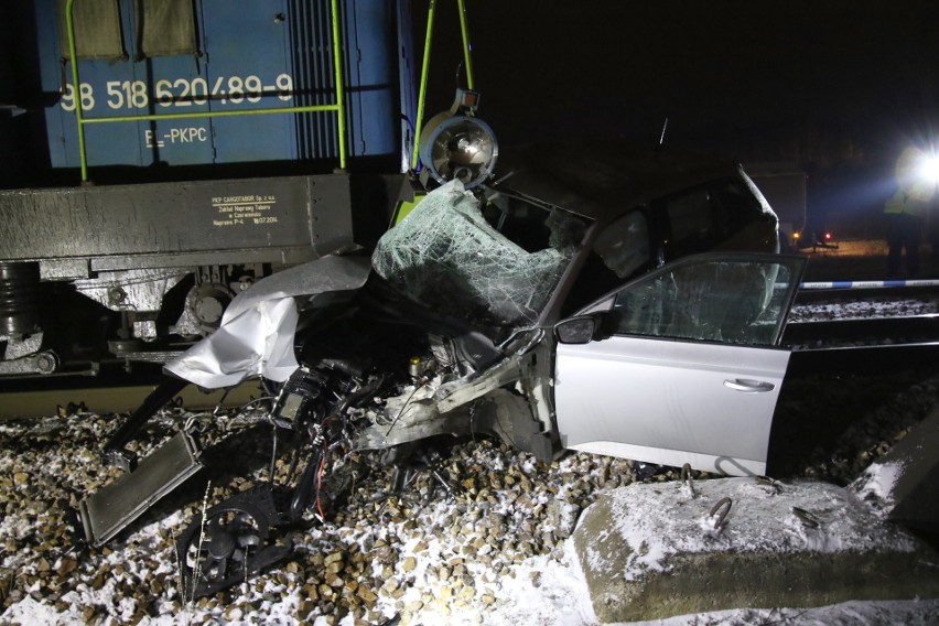 Wypadek w Kielcach z udziałem lokomotywy. Nie żyje mężczyzna [WIDEO, ZDJĘCIA]