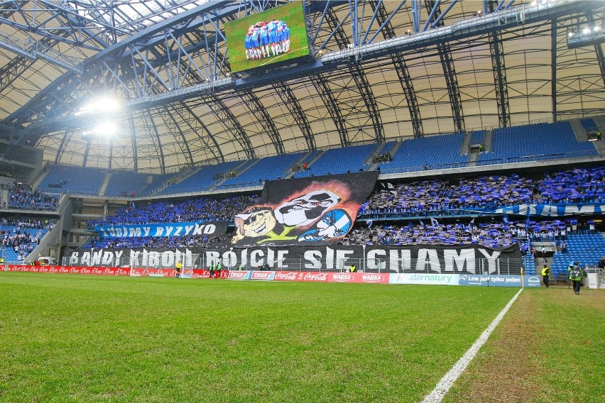 Lech Poznań: Grupa kibiców Ultras Lech przestała istnieć. Kto zajmie się oprawami? Znamy kulisy ataku chuliganów Widzewa Łódź