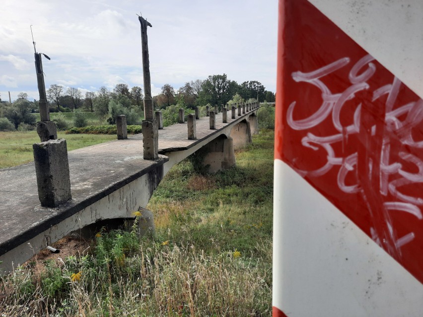 Po ośmiotysięcznej dzielnicy zostały jedynie szczątki dwóch...