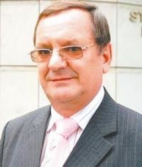Naczelnik I US w Białymstoku do 2003 r., potem naczelnik Podlaskiego Urzędu Skarbowego,obecnie prezes firmy doradczej Buchalteria
