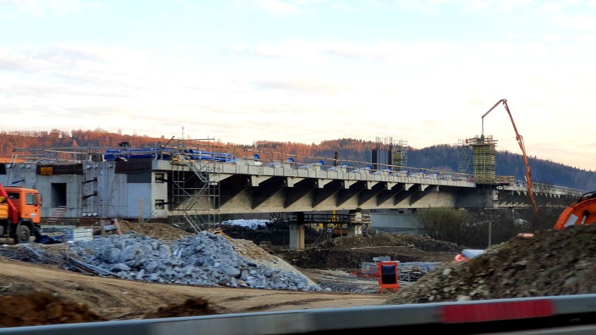 Budowa mostu w Kurowie wchodzi w kolejny etap