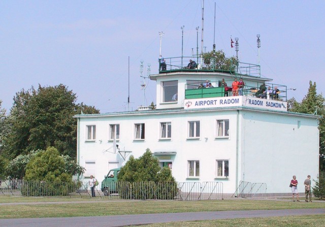 Władze Radomia mają przejąć 159 hektarów terenów lotniska na Sadkowie.