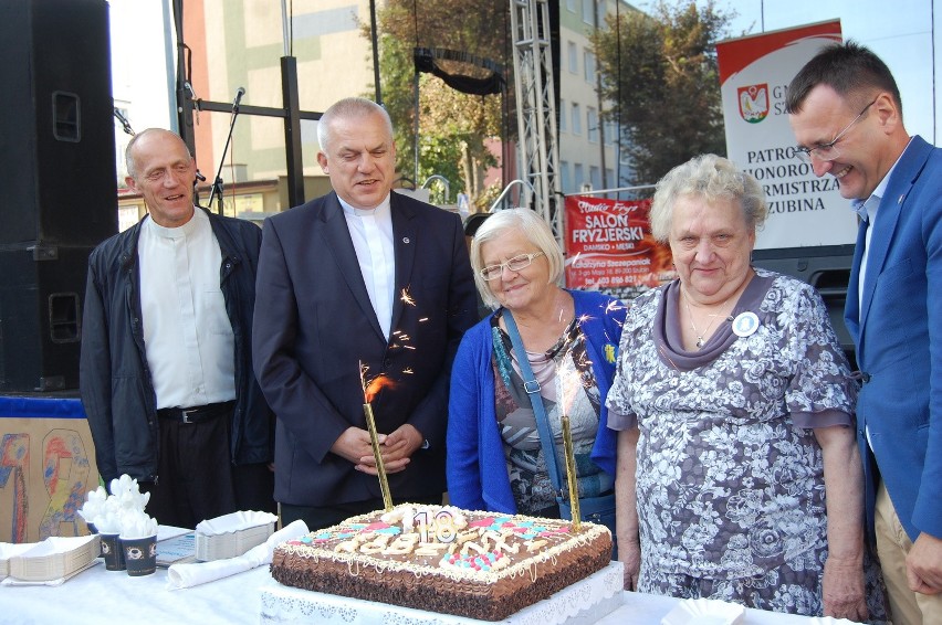 Tort z okazji 18 edycji festynu ufundowali  Halina i Tomasz...