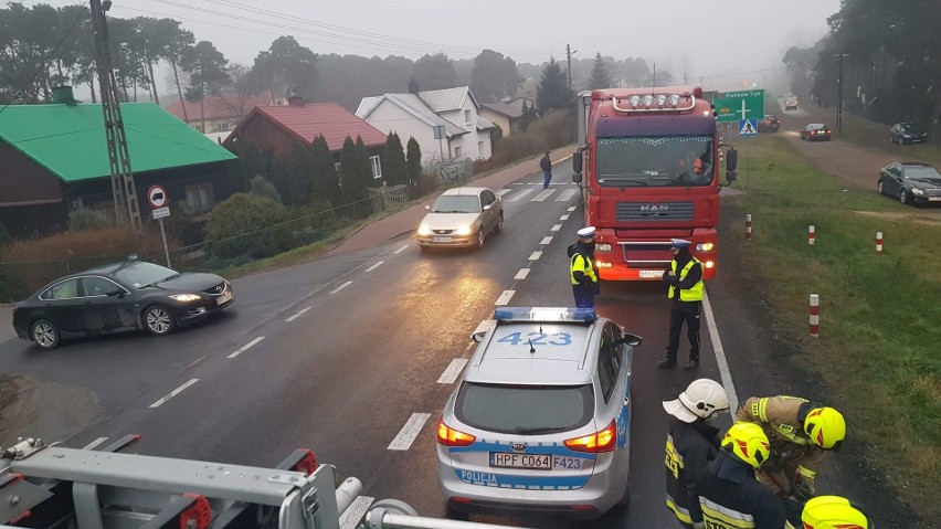 Śmiertelny wypadek w Przygłowie na DK12. Zginął pieszy,...