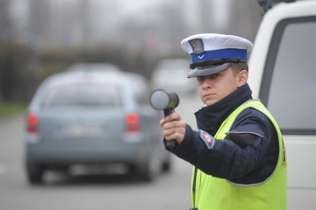 Akcja policji: wylegitymowali 1300 osób, skontrolowali 450 pojazdów.