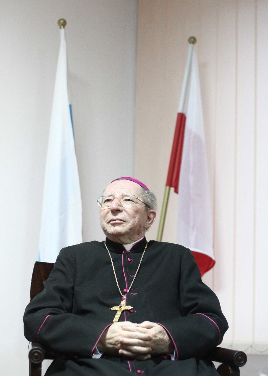 Biskup Stefan Siczek urodził się w 1937 roku w Siczkach....
