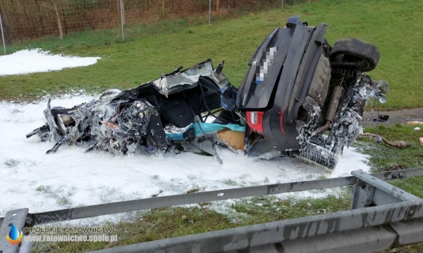 Tragiczny wypadek na A4. W pojeździe podróżowały trzy osoby:...