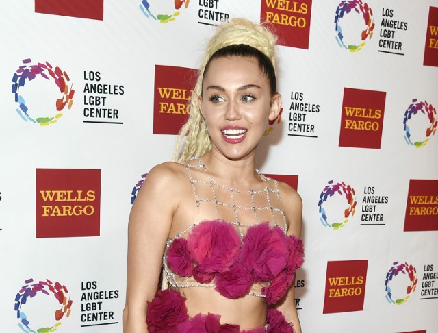 Miley Cyrus na 46. gali rozdania nagród Vanguard w Los Angeles LGBT Center 7 listopada 2015r.