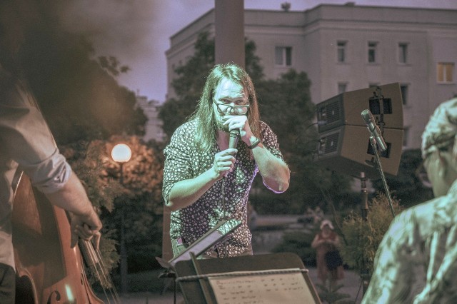 Pochodzący ze Stalowej Woli Marcin Dyjak to muzyk grający na harmonijka ustnych