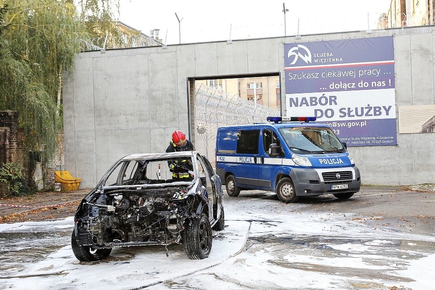 Atak terrorystów na areszt przy Kaszubskiej w Szczecinie? Spokojnie, to tylko ćwiczenia [ZDJĘCIA]