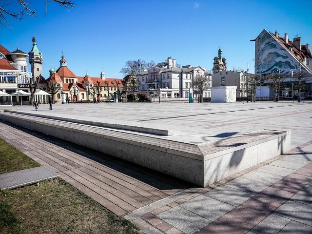 Wznowiono prace na Placu Przyjaciół Sopotu. Zniknął znany punkt