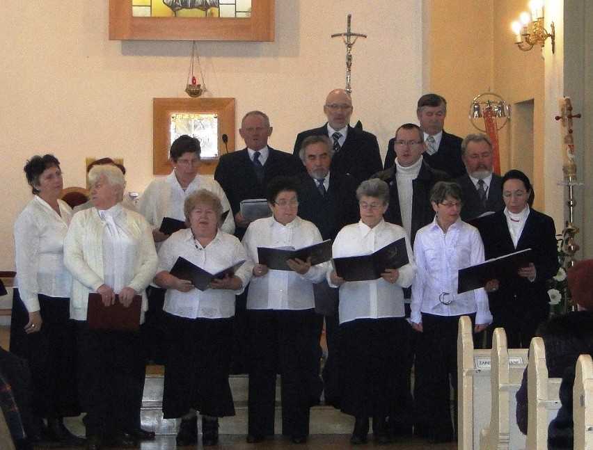 Koncert w kościele dał zespół ludowy "Gniewkowianie".