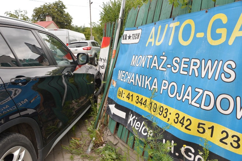 Wypadek na Domaszowskiej w Kielcach. Dwie osoby w szpitalu