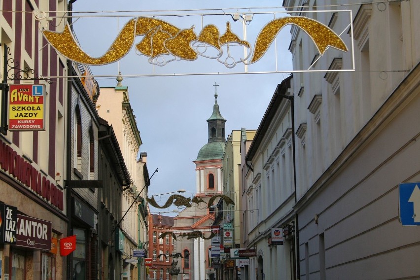 Rybnik stroi się na święta. Jemioła dla zakochanych w parku...