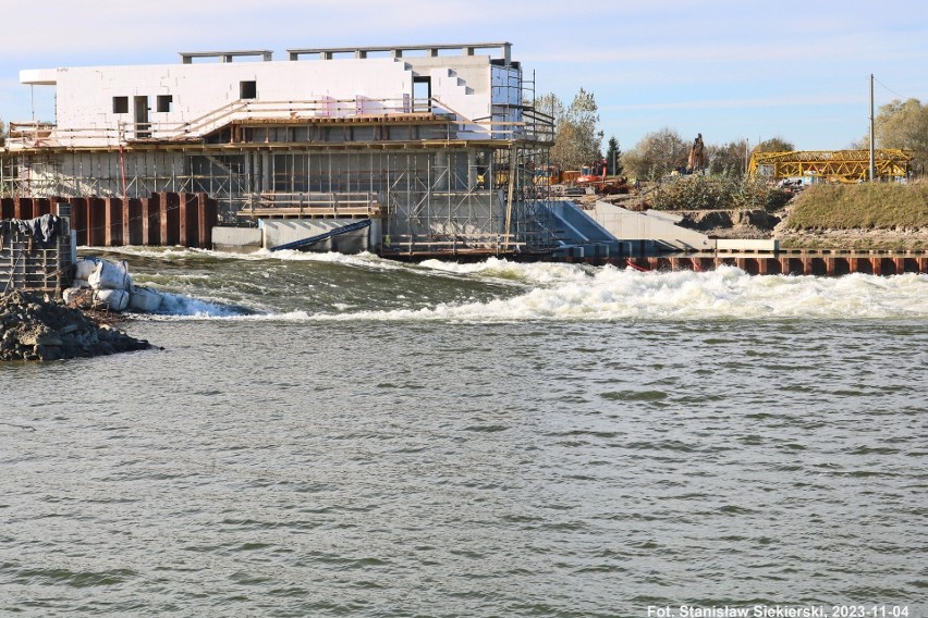 Budowa małej elektrowni wodnej w Ostrowie zbliża się ku...