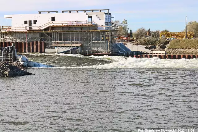 Budowa małej elektrowni wodnej w Ostrowie zbliża się ku końcowi. Inwestycji wciąż jednak przygląda się RDOŚ oraz ekolodzy.
