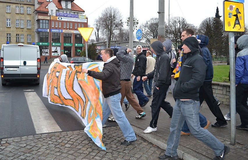 Kibice MrGarden GKM Grudziądz na al. 23 Stycznia ruszają do...