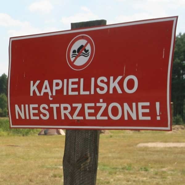 - By to kąpielisko doprowadzić do prawidłowego wyglądu, trzeba w pierwszej kolejności wysypać plażę piaskiem. Ludzie wychodzą z wody na trawę, która kłuje w stopy - wyjaśnia Dariusz Kapela z Łańcuta.