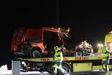 Bus wjechał pod pociąg relacji Grudziądz-Toruń. Jedna osoba nie żyje [wideo]