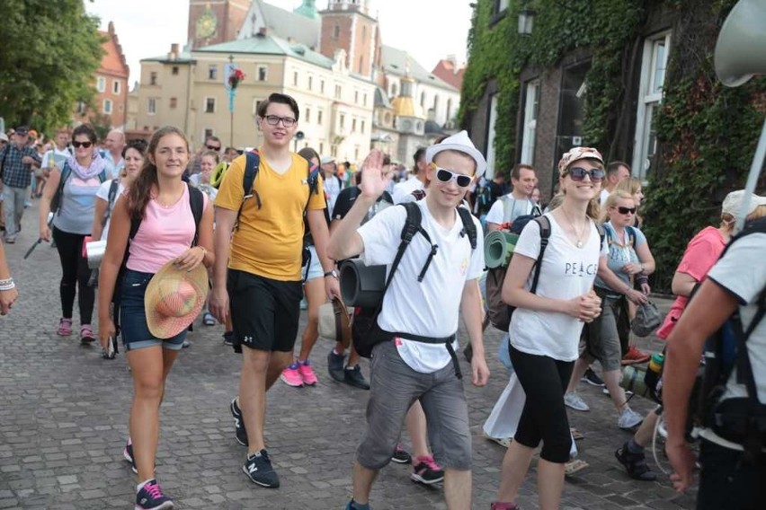 Kraków. Pielgrzymi tłumnie ruszyli na Janą Górę [ZDJĘCIA]