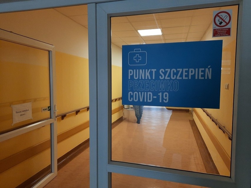 Szczepienia w przychodni POZ przy szpitalu w Choroszczy.