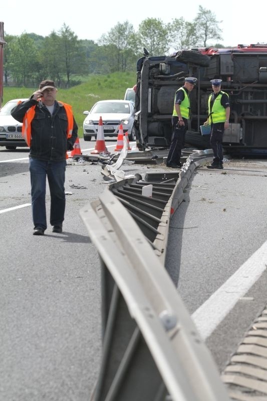 Wypadek na A4. Przewróciła się ciężarówka, 12.05.2015