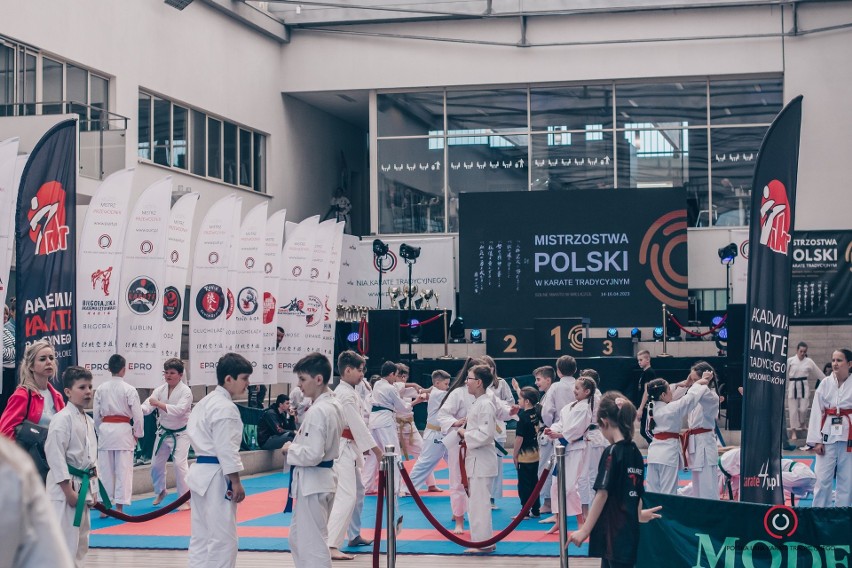 AKT Niepołomice-Kraków triumfowała w klasyfikacji generalnej mistrzostw Polski w karate tradycyjnym w Wieliczce. Zdjęcia